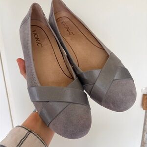 Vionic Women's Elegant Gray Flats